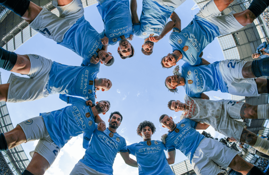 Manchester City team huddle before kick-off.