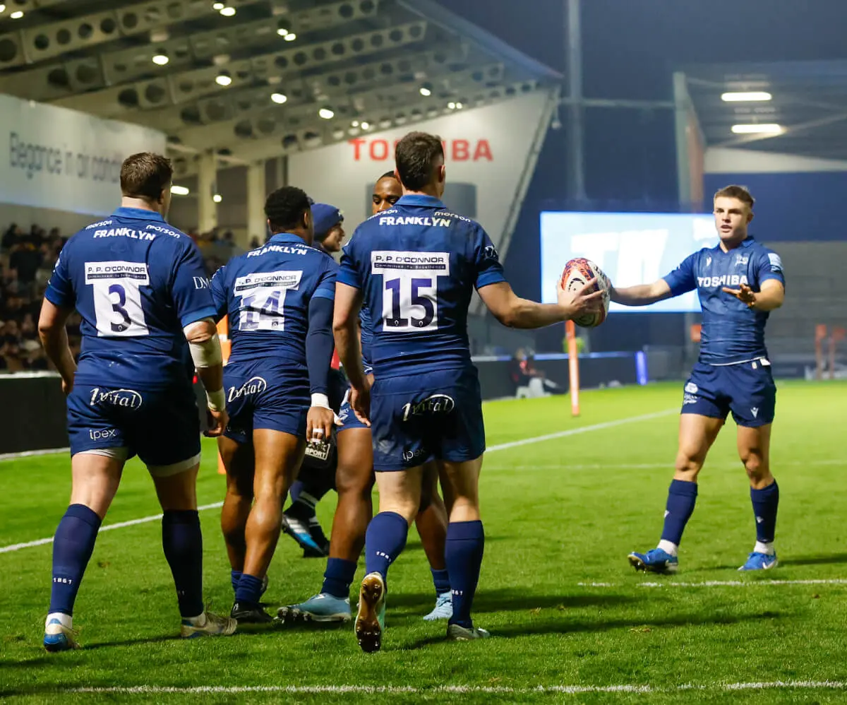 Sale Sharks celebrating a try.