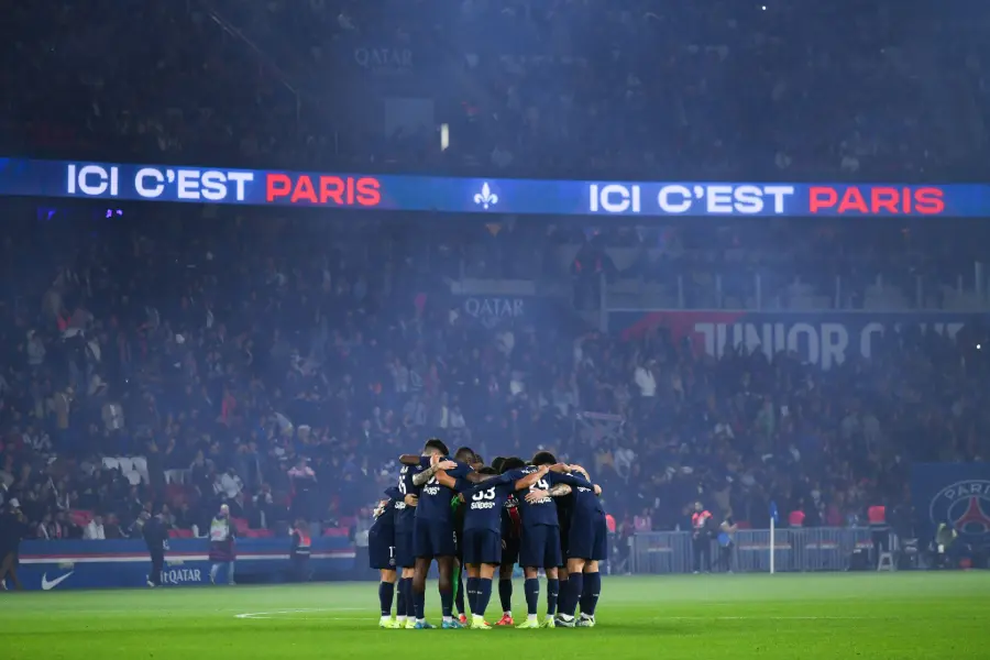 Paris Saint-Germain players celebrating.