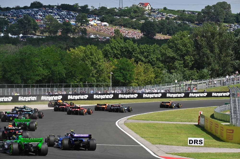 Hungarian Grand Prix, F1 drivers competing around corner.