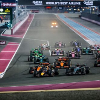 Qatar Grand Prix 2024, F1 drivers take corner.