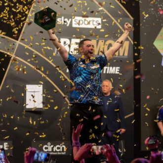 Luke Humphries 2025 winner celebrates with the trophy