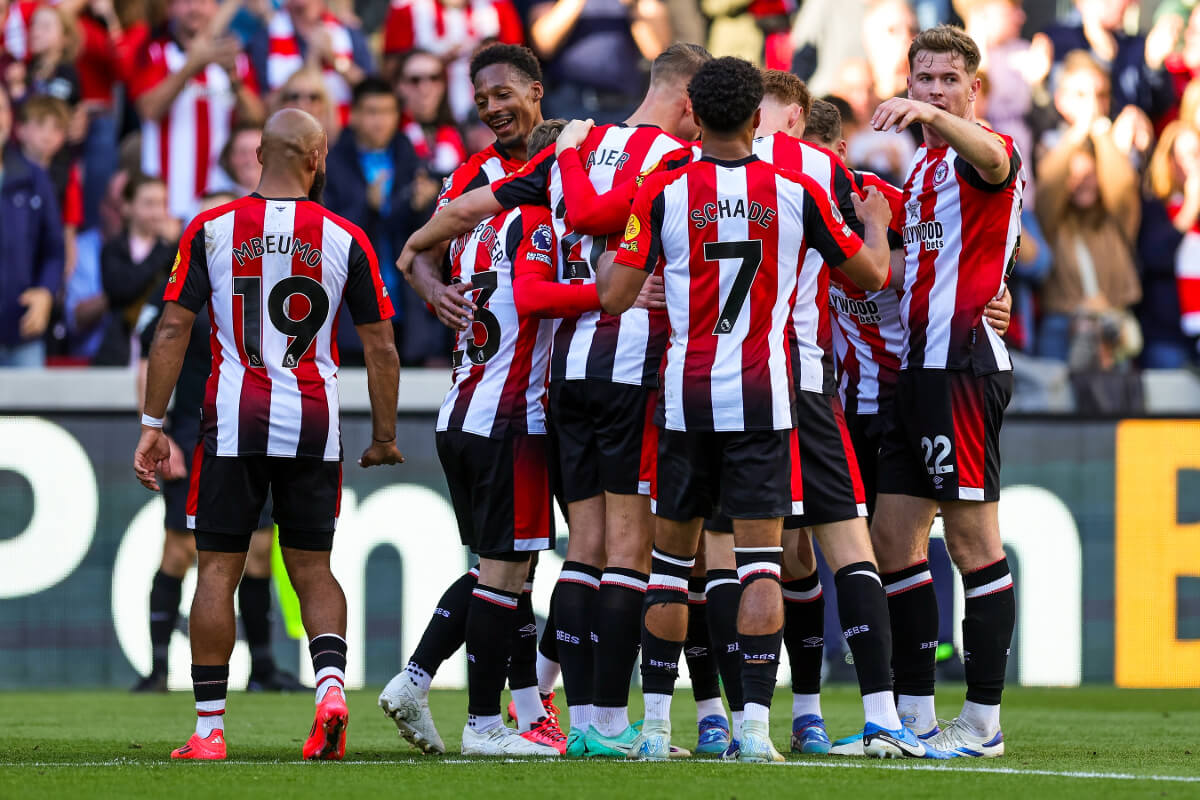Brentford FC players celebrating following the final whistle.