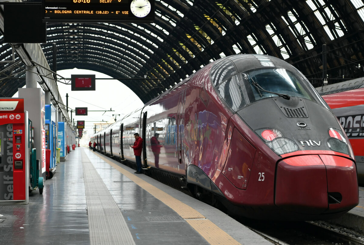 Treni Italia train to Bologna Centrale.